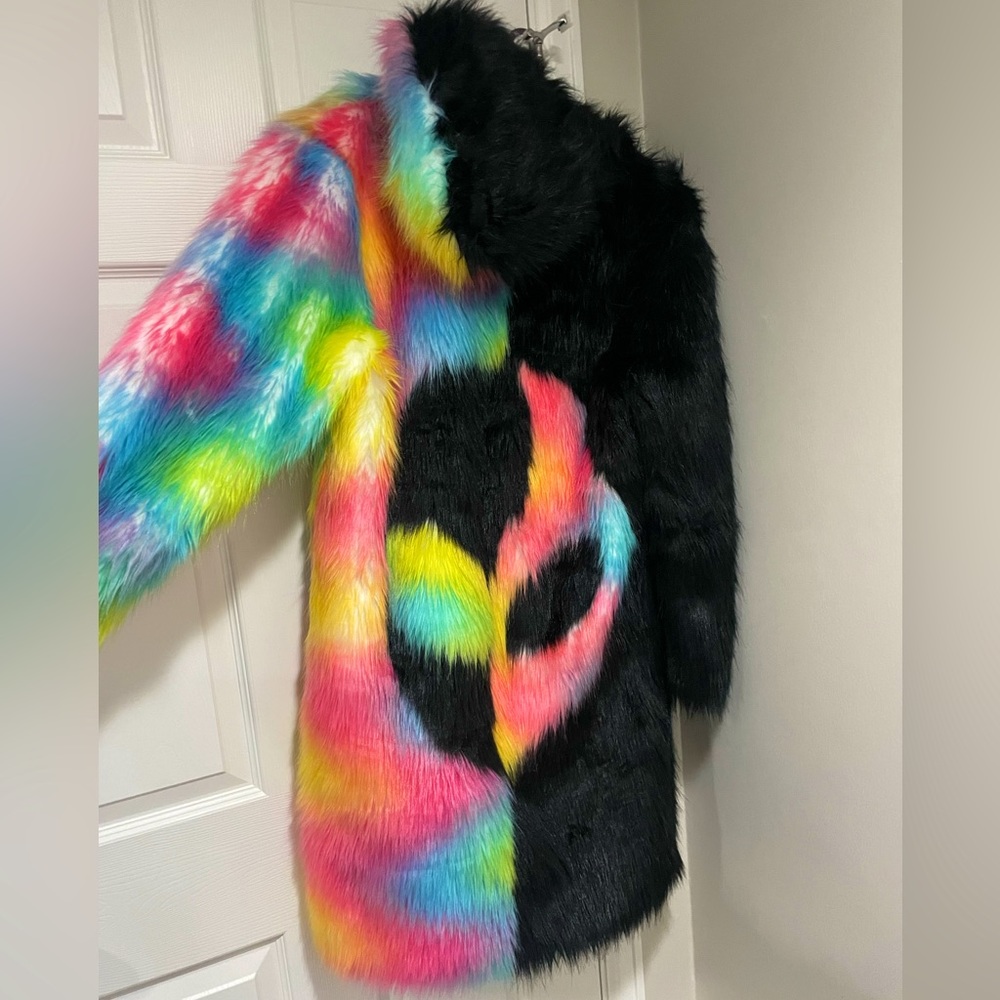 Space island jacket with alien design